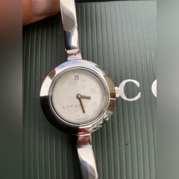Ladies Gucci bangle watch ๐บ - Picture 1 of 13